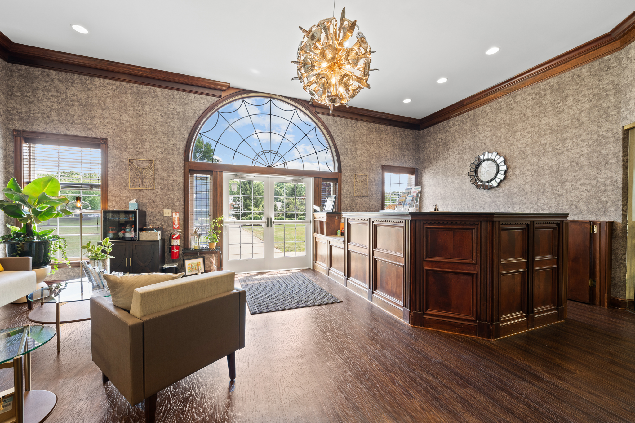 Ray Recovery Center - Welcoming reception and lobby
